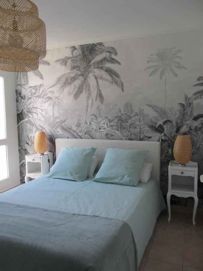 Appartement Les Cigales Rez De Jardin A 10Mn Des Plus Belles Plages Hyeres Bagian luar foto