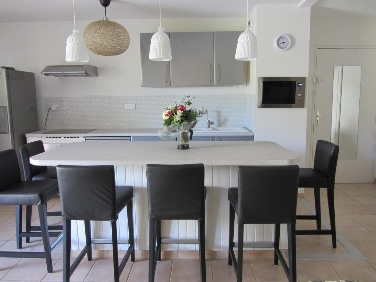 Appartement Les Cigales Rez De Jardin A 10Mn Des Plus Belles Plages Hyeres Bagian luar foto